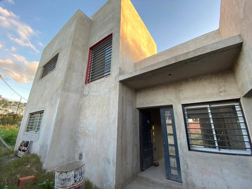 Casa En  Venta De Tres Dormitorios Y Parque