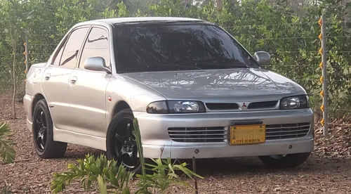 Mitsubishi Lancer 1.3 Gl 5 p