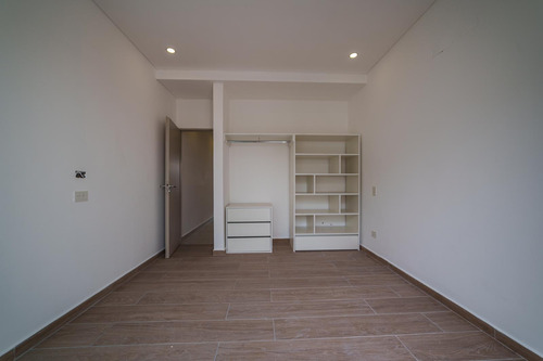 Departamento Tres Ambientes En Planta Baja A La Venta En Lujan
