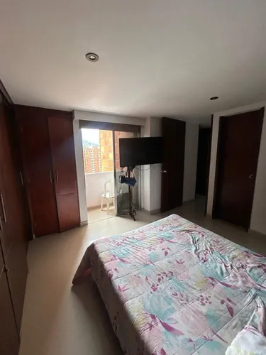 Vendo Apartamento Super Lindo, En La Parte Baja De La Loma De Los Bernal