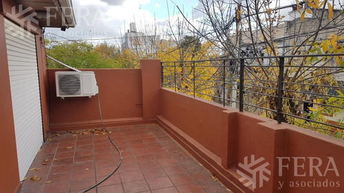 Departamento Tipo Casa De 2 Ambientes Con Balcon Y Patio Con Parrilla (27612)