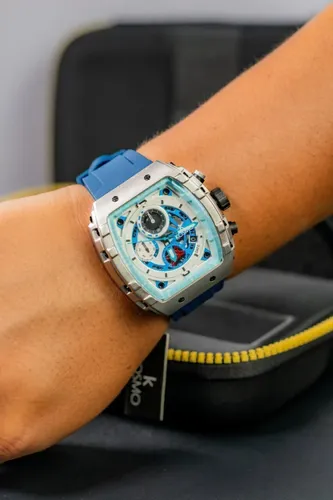 Reloj Kosmo K3997g Cronógrafo Moderno Con Pulsos Extras