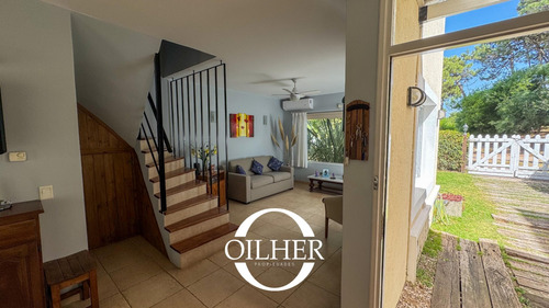 Casa En Venta De 3 Dormitorios C/ Cochera!! Dentro De Complejo Con Pileta!