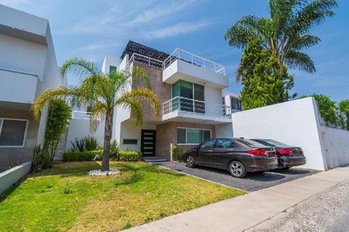 Imagen 2 de 16 de Casa Con Alberca Propia Y Roof Garden En Cumbres Del Lago Y En Privada, Oportunidad Única