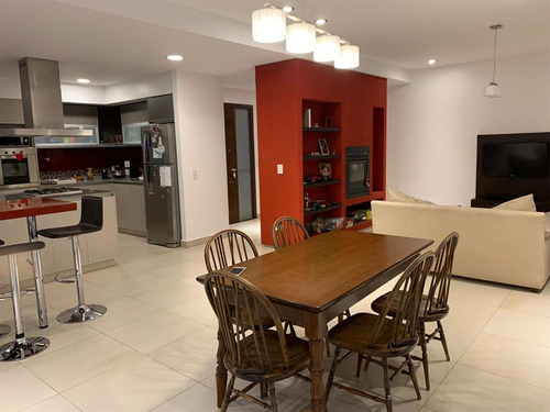 Casa En Venta, 4 Habitaciones. Haras Santa Maria