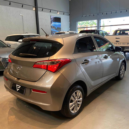 Imagem 4 de 15 de Hyundai Hb20 2018 1.0 Comfort Flex 5p