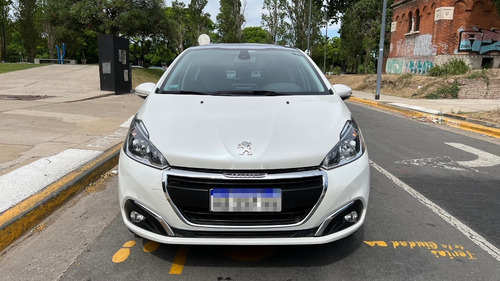Imagen 2 de 15 de Peugeot 208 Feline 1.6 2018