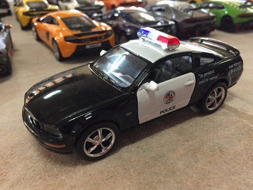 Mustang Policia 1/32