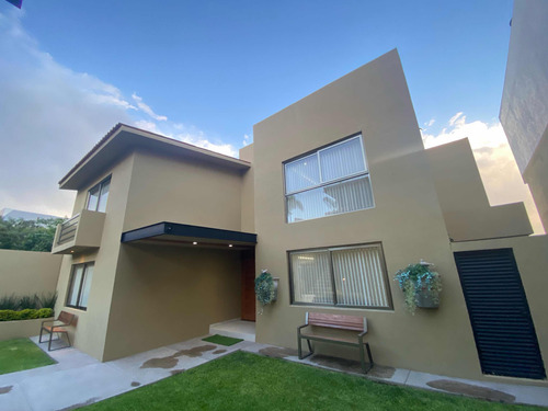 Increíble Residencia De Autor En Vista Real