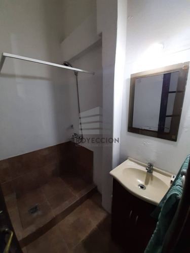 Imagen 9 de 12 de Gran Apartamento Estilo Casa En Aguada