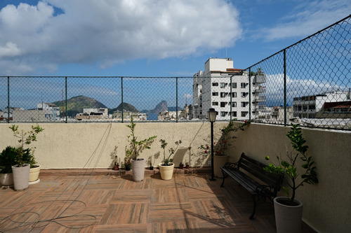 Alugo Apt Reformado Na Rua Ator Paulo Gustavo, 2 Quartos
