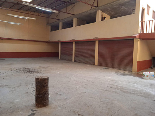 Bodega Comercial Sobre Av. Oceanía