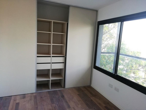 Imagen 5 de 9 de Hermoso Departamento De Un Dormitorio, Amplio, Luminoso, Con Balcón A La Calle Y A La Venta.