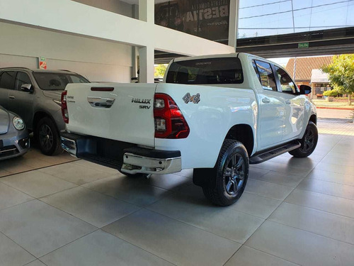 Imagen 4 de 15 de Toyota Hilux 2021 2.8 Cd Srv 177cv 4x4 At