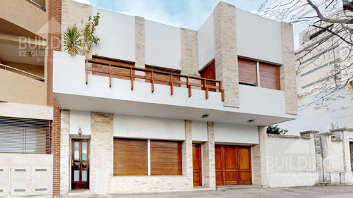 Casa De 3 Dormitorios A La Venta - La Plata