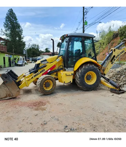 Retroexcavadora New Holland B110b Cabinada Con 4500 Horas