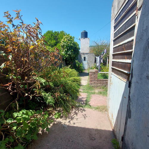 Casa En Venta A Reciclar Con Patio Y Cochera En Fray Luis Beltran