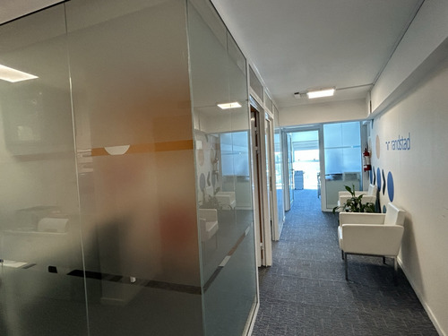 Venta Gran Oficina En Tres Cruces Con Garaje. Edificio De Categoría