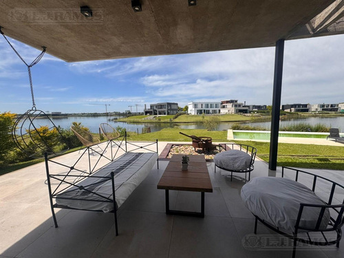 Casa Con Excelente Diseño En Barrio Marinas Puertos Del Lago