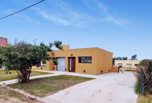 Casa En Venta  2 Dormitorios Con Pileta, Barrio El Molino, Roldan