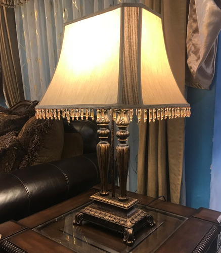 Imagen 3 de 6 de Lampara Estilo Clásico, Lampara Para Mesa En Sala O Recamara