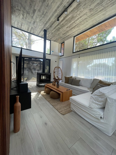 Casa A Estrenar En Alquiler Anual En Pinamar - Barrio La Herradura