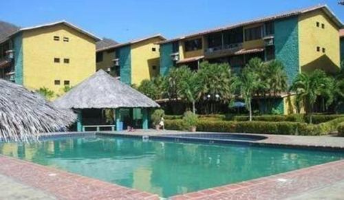 Apartamento En Terrazas Del Puerto I, De 2 Hab 2 Baños 1 Puesto De Estacionamiento. Amoblado. Con Piscina Y Churuata. En La Vía Alterna (barcelona - Puerto La Cruz)