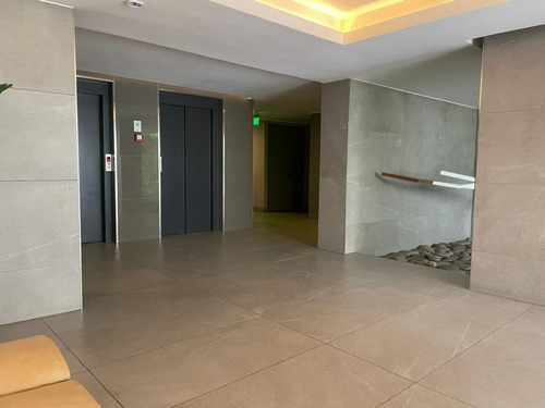 Se Vende Moderno Y Luminoso Departamento, Dos Años De Uso.