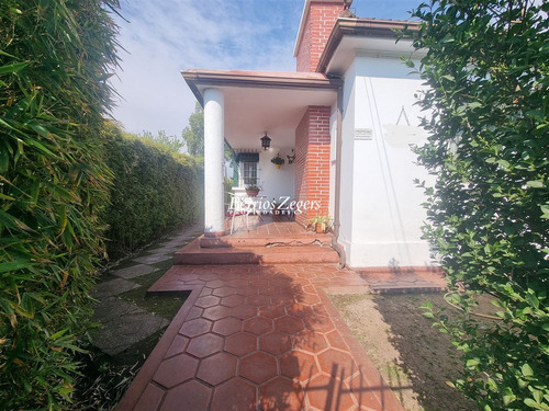 Casa En Venta De 3 Dorm. En Ñuñoa A Pasos Av. Grecia