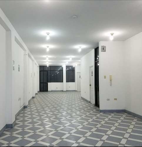 Los Olivos - Alquilo Locales Comerciales , En Av, Proceres De Huandoy , 1er Piso , 120m2, 2do Piso , 120m2, 3er Piso 120m2.