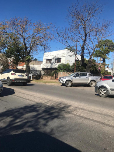 Imagen 3 de 4 de Local Sobre Eva Peron En Esquina De 400mts2 En Fisherton