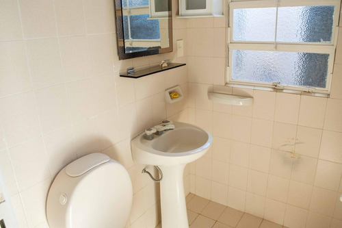 Casa De 4 Ambientes Con Cocheras En Venta En La Lucila