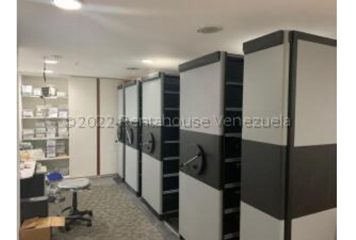 #23-29197 Imponente Oficina En Prado Humboldt