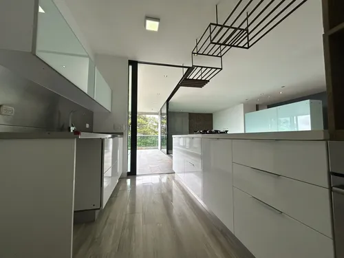 Apartamento En Arriendo Ubicado En El Poblado Sector Los Balsos (26986).