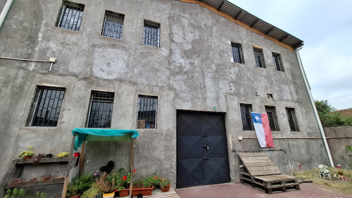 Se Vende Propiedad Con Sala De Ventas Y Galpón De 2 Pisos