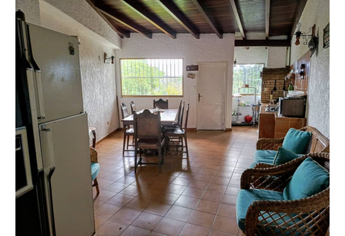 Casa Con Amplios Jardines En Urb Parque El Retiro, San Antonio