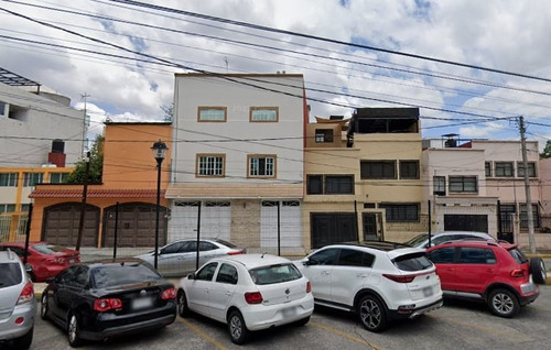 Vendo Casa En Calle Calendula, Col. Xotepingo, Alcaldia Coyoacan, Cdmx. Cercano A Division Del Norte Y Av. Tlalpan A 5 Min Del Centro De Coyoacan.