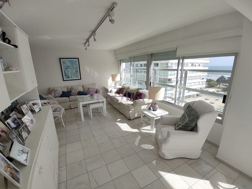 Imagen 7 de 10 de Apartamento De 3 Dormitorios, Con Excelente Vista A La Playa Mansa, Full Amenities. - Punta Del Este Mansa