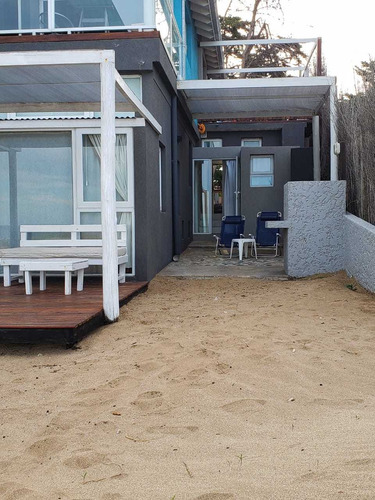 Complejo Sobre La Playa En Las Gaviotas