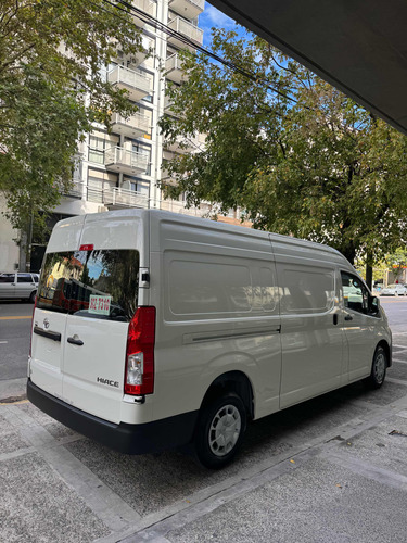 Toyota Hiace 2.8 Tdi Furgón 6at L2h2 3a 5p