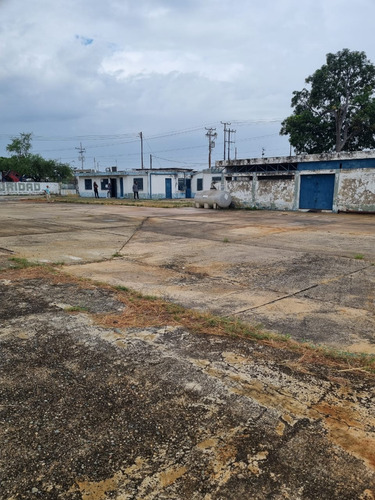 Mariana Castillo Vende Galpón Zona Industrial El Recreo