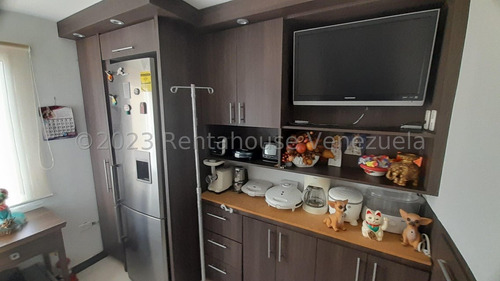Hermoso Apartamento De 3 Niveles En Jorge Coll