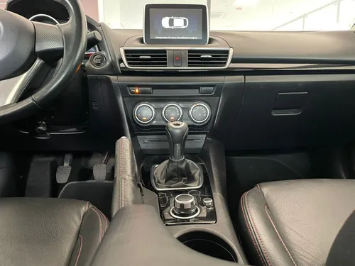 Mazda 3 2.0 Touring MT