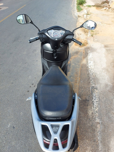 Imagem 3 de 5 de Honda Lead