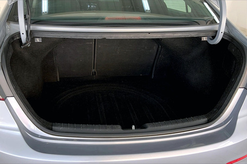 Imagen 21 de 25 de Hyundai Elantra 4 Pts Limited Tech, 20l, Ta, A/ac Aut, Pie