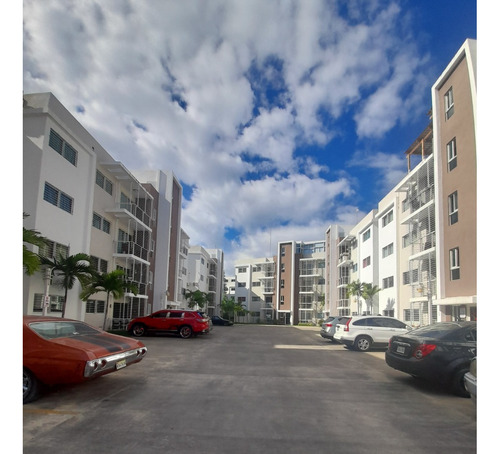 Apartamento Primer Nivel Ubicado Próximo A Los Llanos De Gurabo, El Residencial Incluye Piscina (hfa-257)