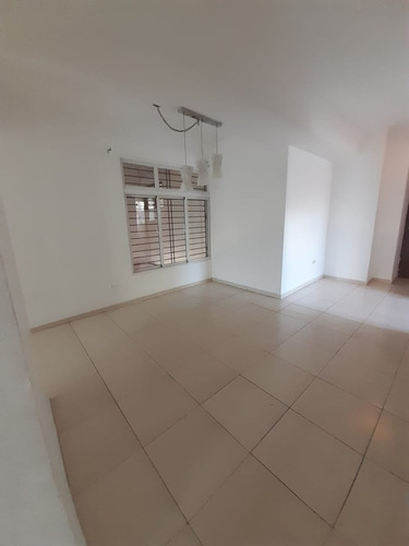 Imagen 4 de 13 de Apartamento De 2 Habitaciones En Zona Universitaria En Alquiler