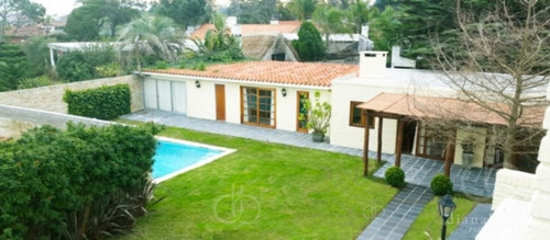 Imagen 4 de 30 de Casa En Mansa, Punta Del Este, 5 Dormitorios, Piscina Y Vista Al Mar.