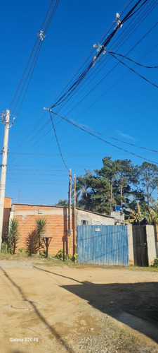 Casa Com 3 Quartos , Sala , Cozinha E Estrutura.
