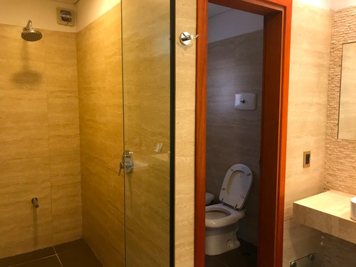Casa, 4 Dormitorios Y Piscina